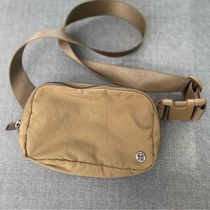 Update! lululemon Everywhere Belt Bag 1L khaki / olive cross body bag